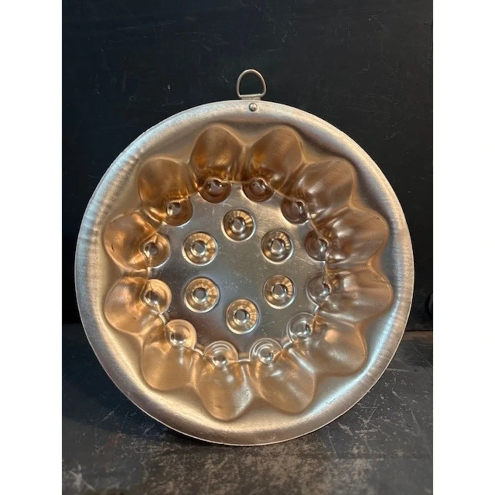 Vintage Fluted Aluminum Jello Cake Mold Light Pink Silver Tone Wall Decor 8 Inch
